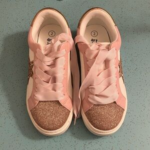 Art Class, kids 3, gold and pink sneakers.